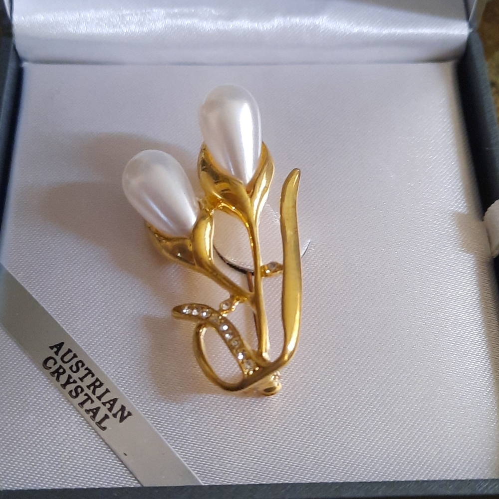 Austrian crystal  pin